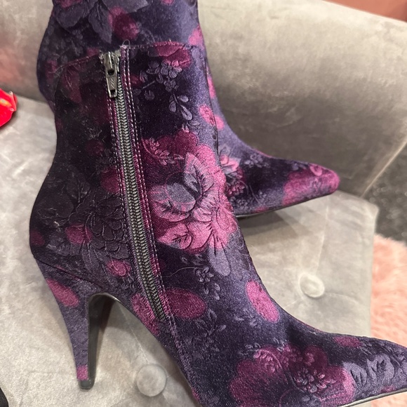 Carlos Santana velvet bootie - Picture 4 of 5